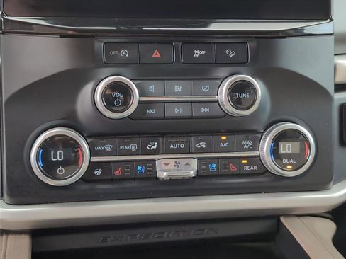 Used 2024 Ford Expedition Max XLT image 24