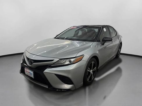 Used 2018 Toyota Camry XSE FWD image 4