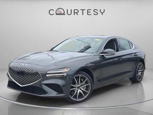 Used 2025 Genesis G70 2.5T image 1