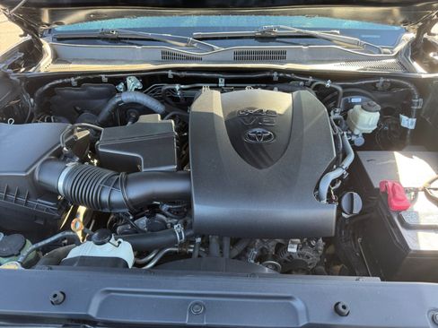 Used 2017 Toyota Tacoma SR5 w/ Tow Package image 19