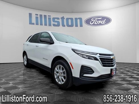Used 2022 Chevrolet Equinox LS w/ LS Convenience Package image 1