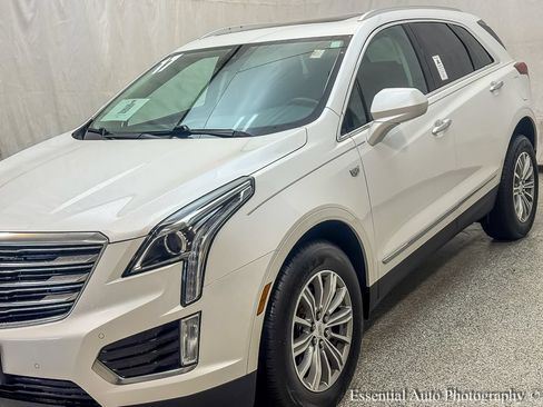 Used 2017 Cadillac XT5 Luxury w/ Driver Awareness Package AWD/4WD image 4