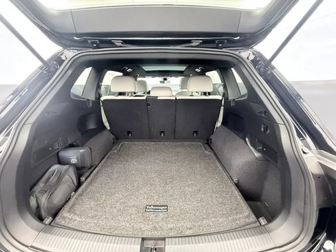 Used 2023 Volkswagen Tiguan SE R-Line AWD/4WD image 16
