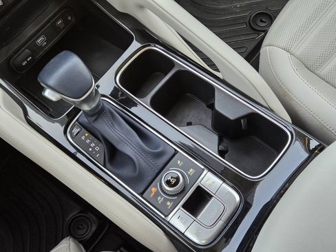Used 2024 Kia Telluride SX Prestige AWD/4WD image 23