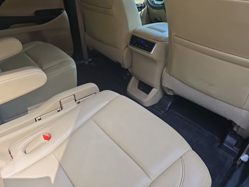 Used 2016 Toyota Highlander XLE FWD image 11