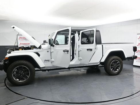 Used 2023 Jeep Gladiator Overland AWD/4WD image 39