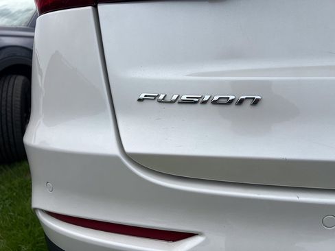 Used 2019 Ford Fusion SE w/ Equipment Group 151A image 3