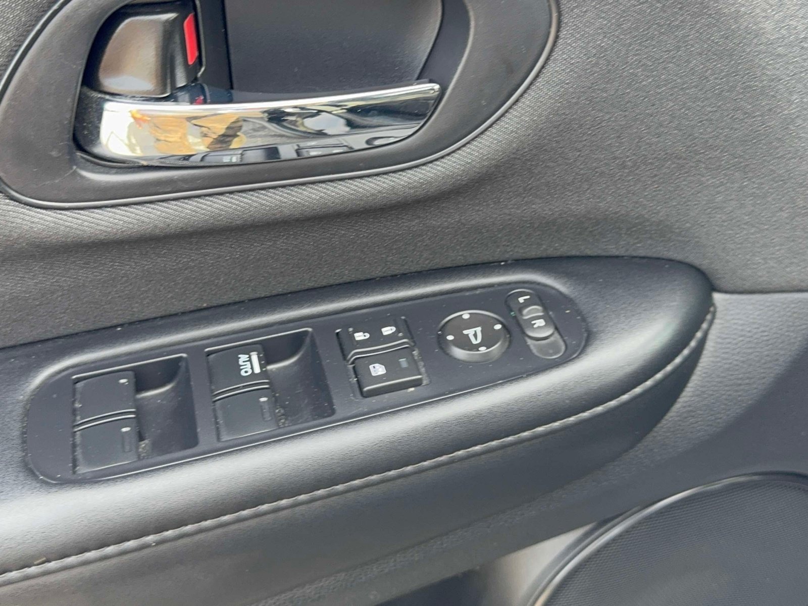 Used 2022 Honda HR-V LX image 18