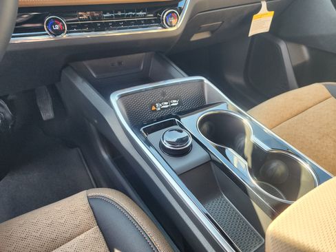 New 2025 Chevrolet Equinox ACTIV w/ Safety and Technology Package image 35