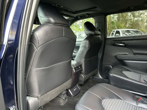 Used 2024 Toyota Highlander LE image 12