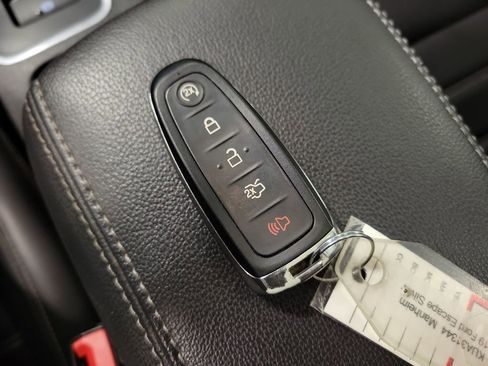 Used 2019 Ford Escape SEL image 16