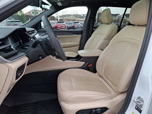 Used 2022 Jeep Grand Cherokee Limited 4xe w/ Luxury Tech Group II AWD/4WD image 17