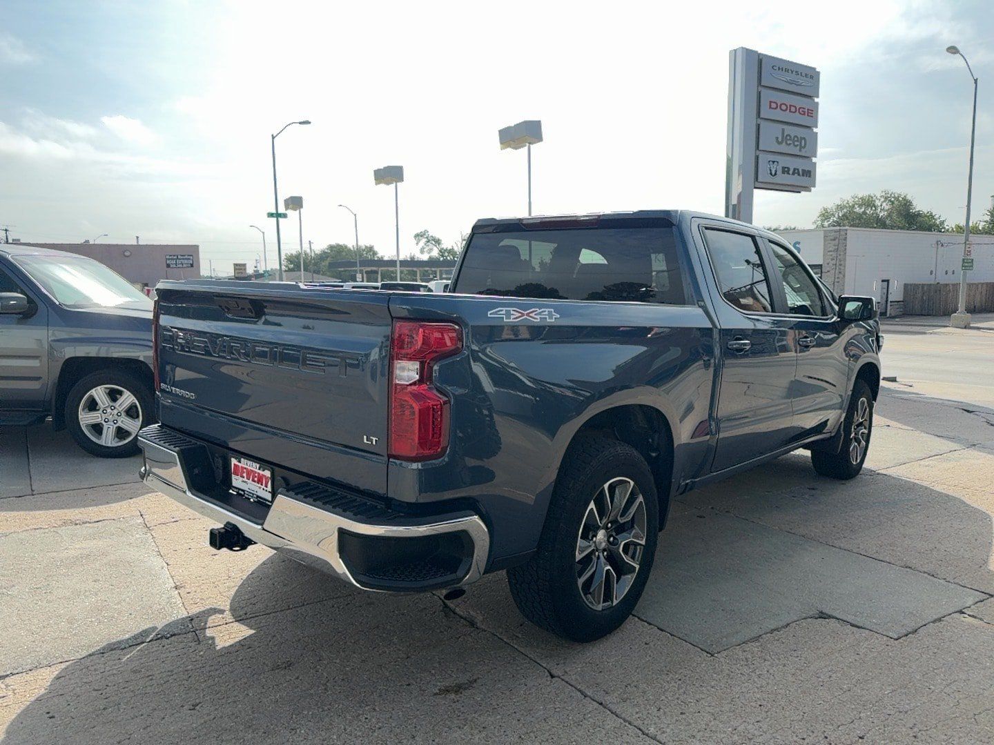 Used 2024 Chevrolet Silverado 1500 LT AWD/4WD image 6