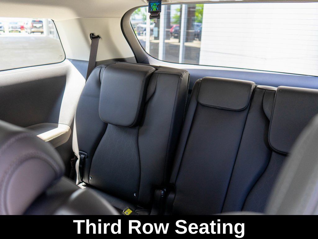 Used 2026 Kia Carnival FWD image 12