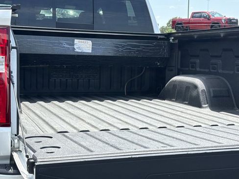 Used 2019 Chevrolet Silverado 1500 High Country w/ Technology Package AWD/4WD image 11