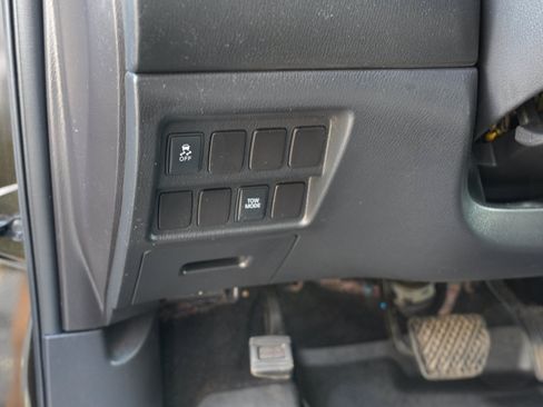 Used 2016 Nissan Pathfinder SV AWD/4WD image 19