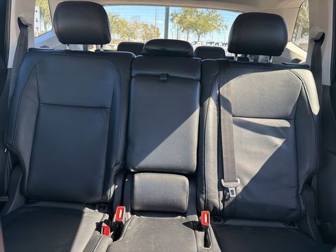 Used 2018 Volkswagen Tiguan S image 23