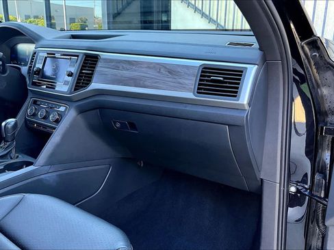 Used 2023 Volkswagen Atlas Cross Sport SE image 18