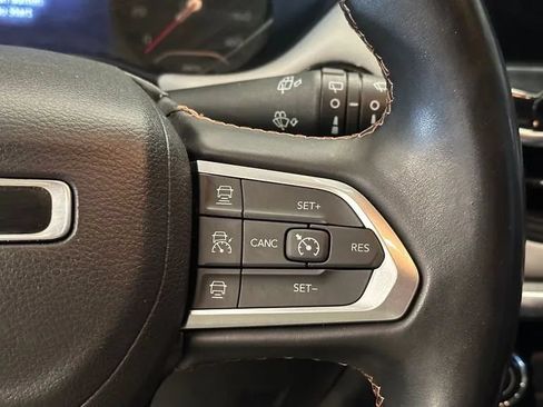Used 2022 Jeep Compass Limited w/ Sun and Sound Group AWD/4WD image 12