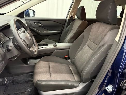 Used 2025 Nissan Rogue SV image 5