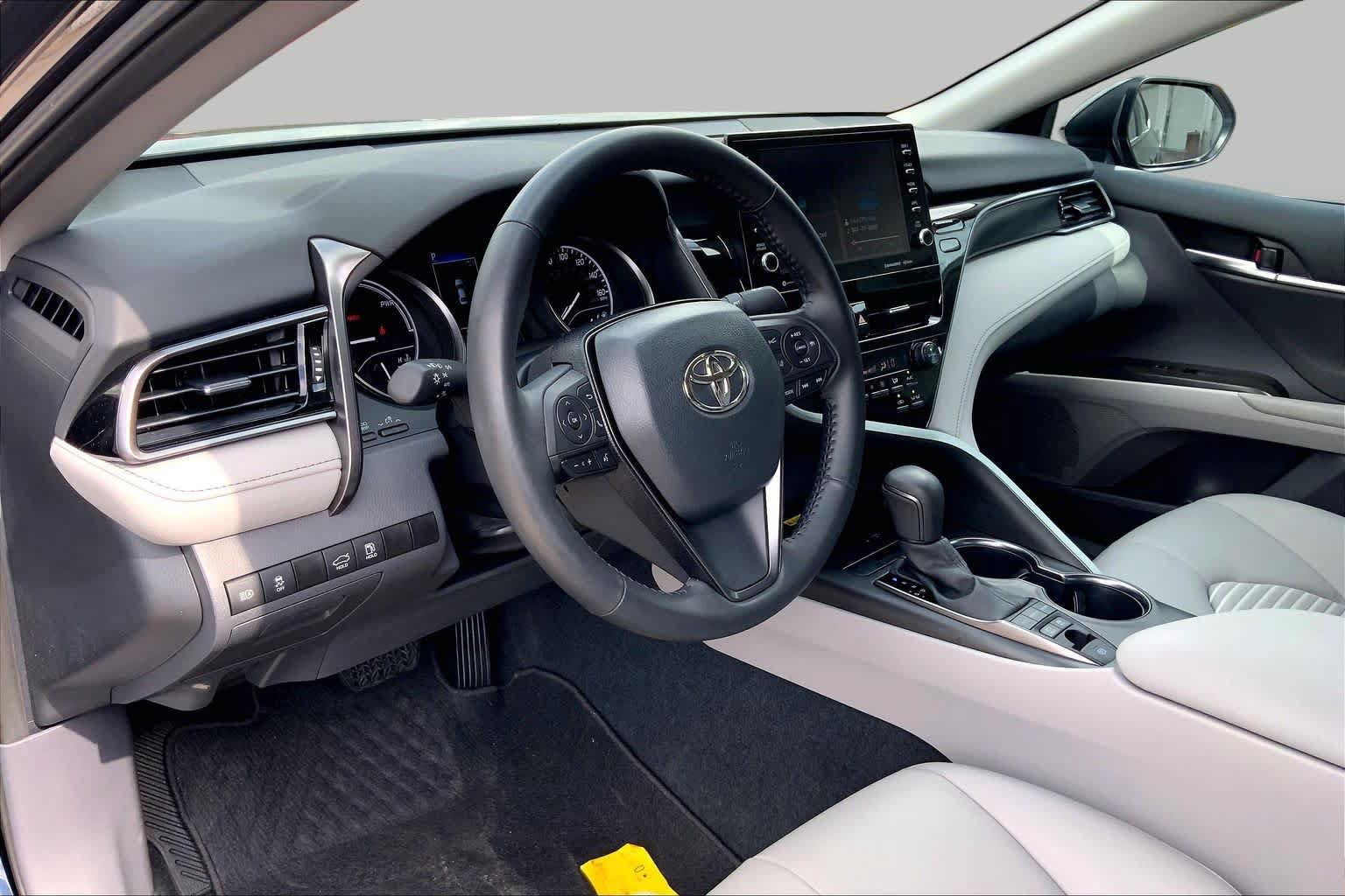 Used 2024 Toyota Camry SE w/ Audio Upgrade Package FWD image 18