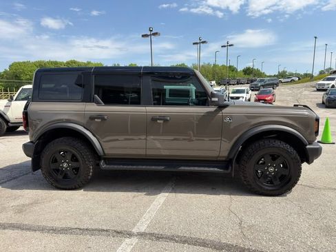Used 2025 Ford Bronco Outer Banks AWD/4WD image 8