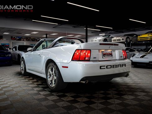 Used 2004 Ford Mustang Cobra RWD image 2
