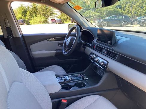 Used 2023 Honda Pilot LX image 19