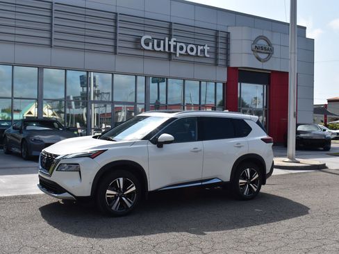 Used 2023 Nissan Rogue Platinum w/ Platinum Premium Package FWD image 2