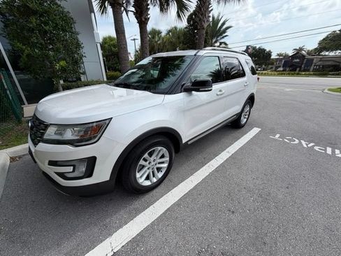 Used 2017 Ford Explorer XLT w/ Equipment Group 202A FWD image 1