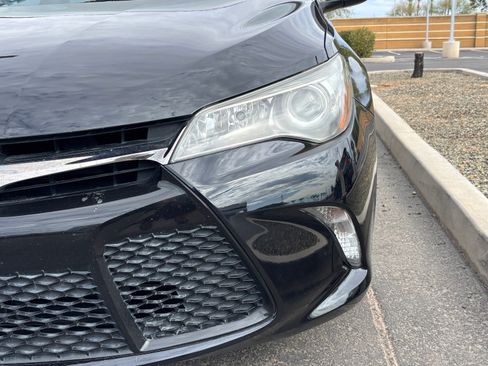 Used 2017 Toyota Camry SE w/ Moonroof Package FWD image 8