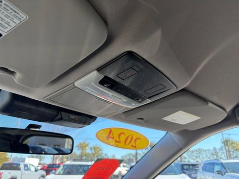 Used 2024 Mitsubishi Outlander FWD image 22