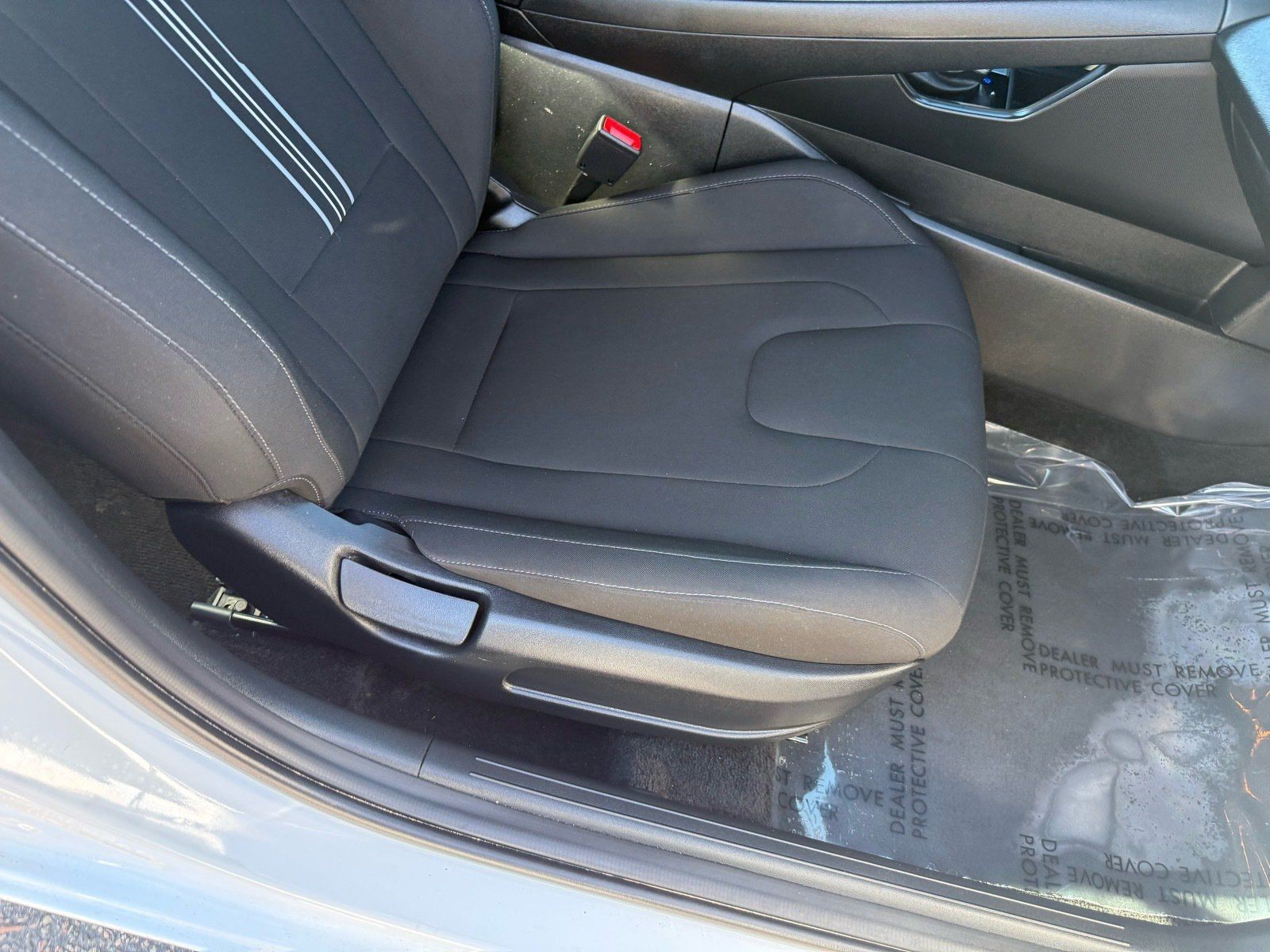Used 2025 Hyundai Elantra SEL FWD image 32
