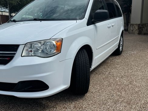 Used 2014 Dodge Grand Caravan SE w/ Quick Order Package 29E SE FWD image 3