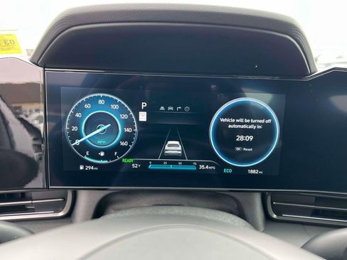 Used 2025 Hyundai Elantra SEL image 22