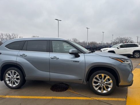 Used 2021 Toyota Highlander Limited image 6