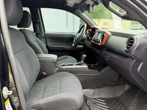 Used 2017 Toyota Tacoma TRD Sport w/ Tow Package (A/T) AWD/4WD image 12