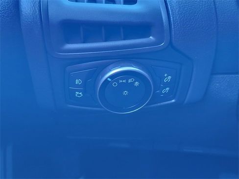Used 2015 Ford Focus SE w/ Equipment Group 201A image 25