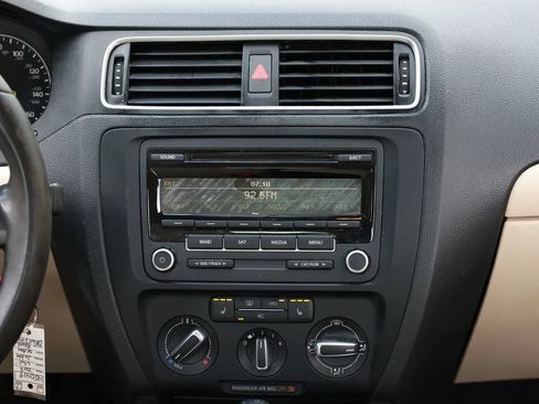 Used 2012 Volkswagen Jetta SE FWD image 33