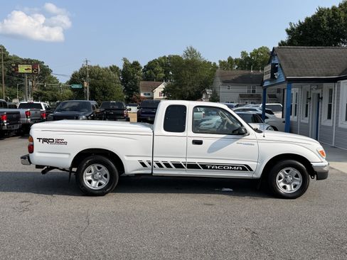 Used 2003 Toyota Tacoma 2WD Xtracab w/ SR5 Pkg image 4