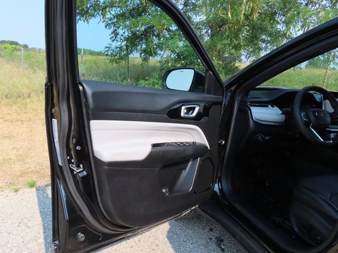 Certified 2023 Jeep Compass Limited AWD/4WD image 23