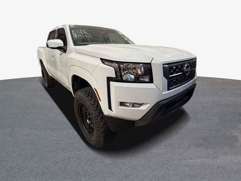 Used 2022 Nissan Frontier SV AWD/4WD image 2