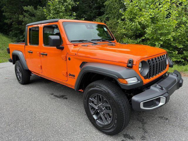 Used 2025 Jeep Gladiator Sport AWD/4WD image 4