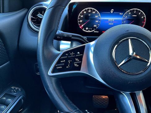 Used 2025 Mercedes-Benz GLB 250 image 13