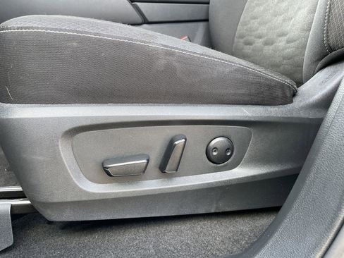Used 2025 Nissan Pathfinder SV FWD image 12