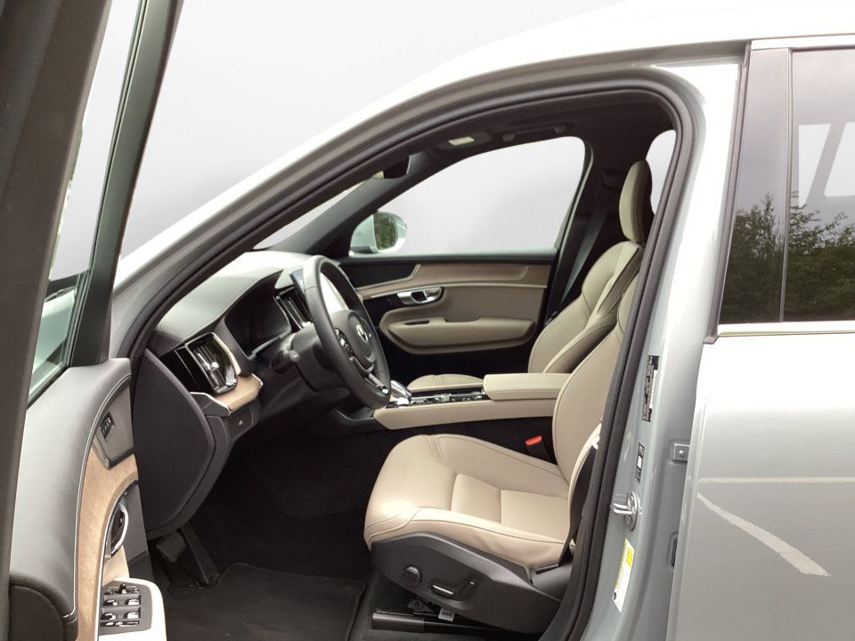 Used 2026 Volvo XC90 B6 Core AWD/4WD image 9