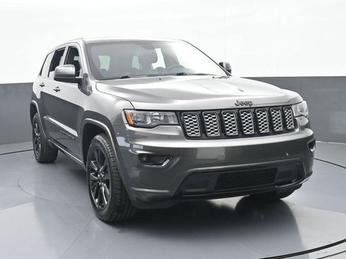Used 2019 Jeep Grand Cherokee Altitude image 9
