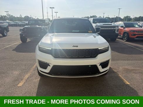 Used 2025 Jeep Grand Cherokee Summit AWD/4WD image 2