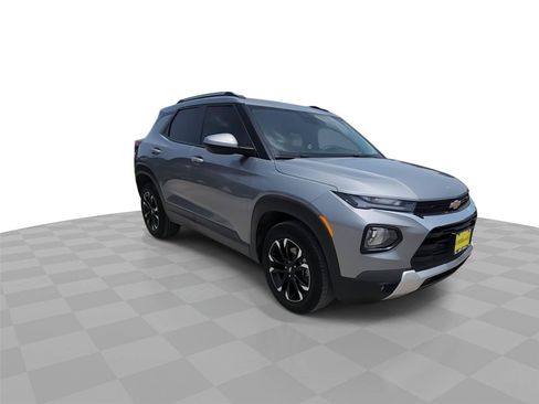 Used 2023 Chevrolet TrailBlazer LT w/ Convenience Package FWD image 2
