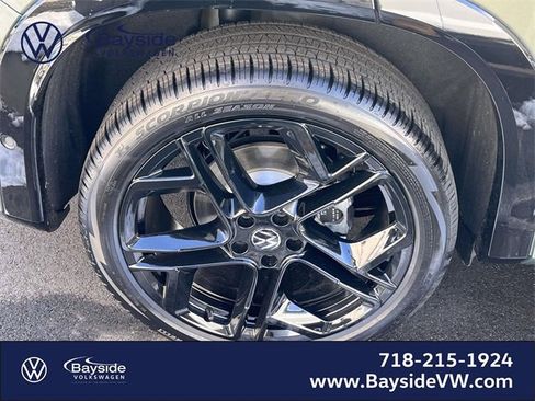 New 2026 Volkswagen Tiguan SE R-Line image 8